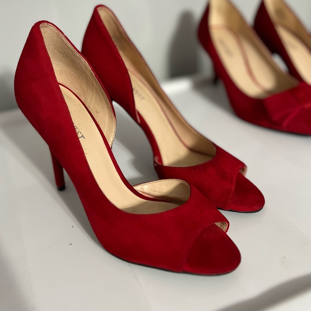 Nine West Red Suede Pumps. - Picture 2 of 7